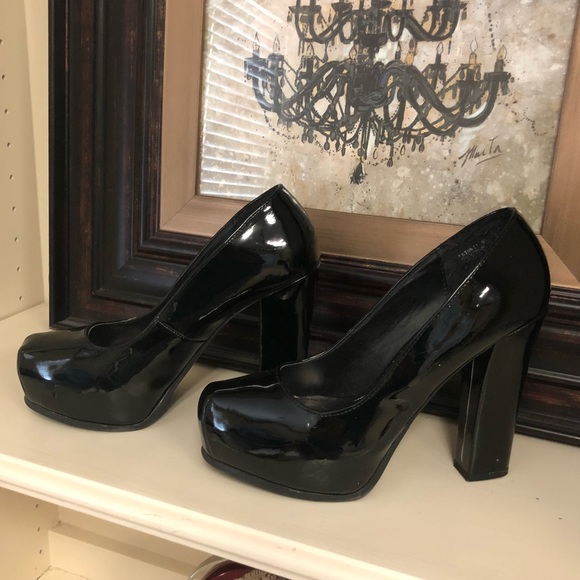 BAMBOO Shoes - Black patent heels size 7.5